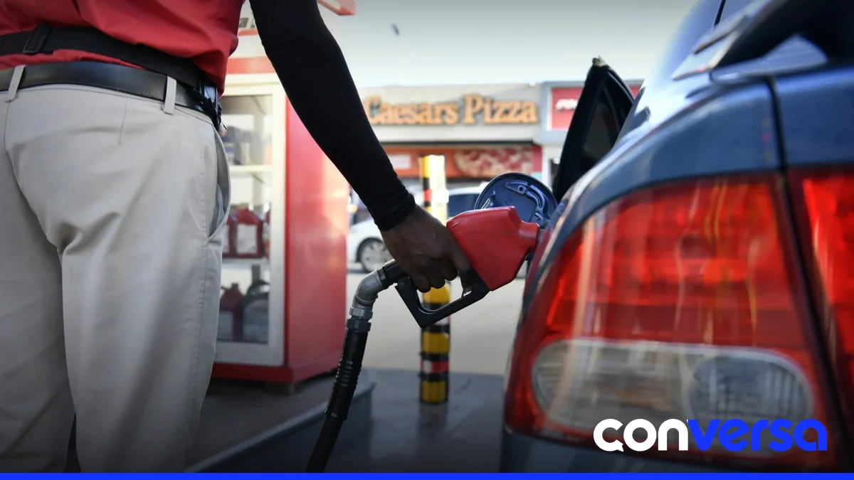Imagen de un tanque de combustible en una estación de servicio.