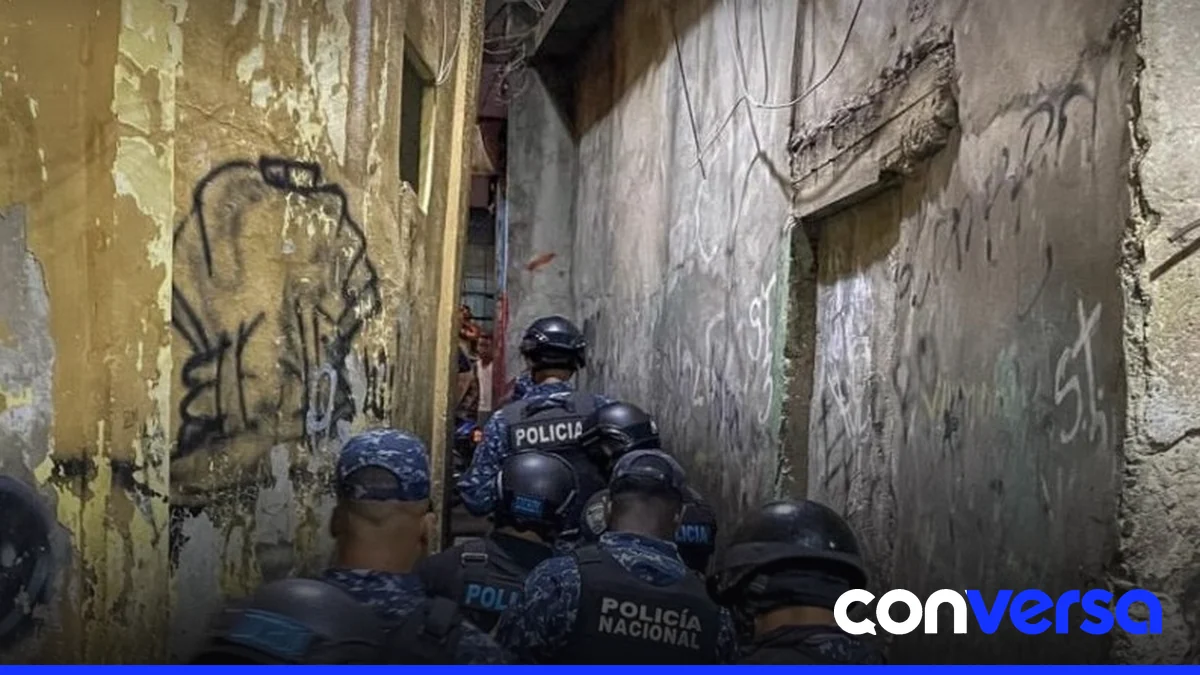 Agentes de la Policía Nacional en una operación en el Distrito Nacional.