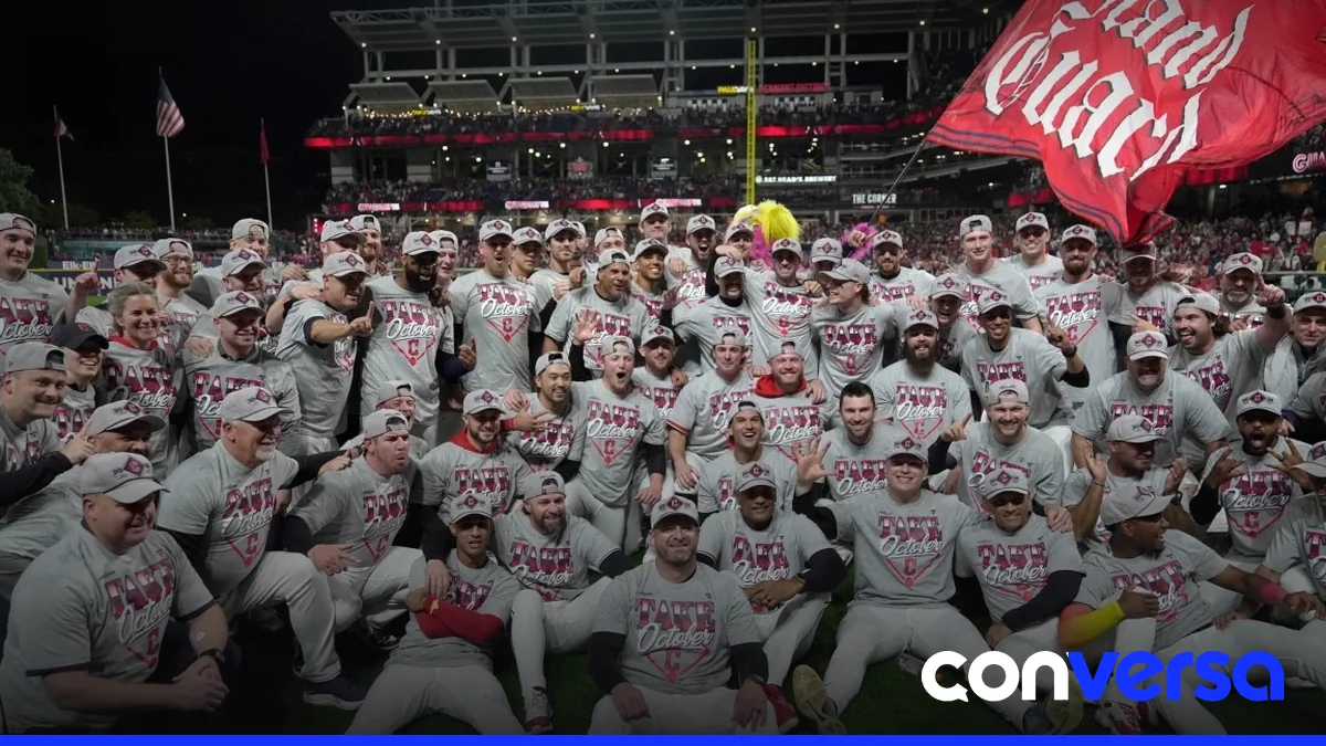 Jugadores de los Tampa Bay Rays y Cleveland Guardians en una práctica previa a la Serie de Campeonato.