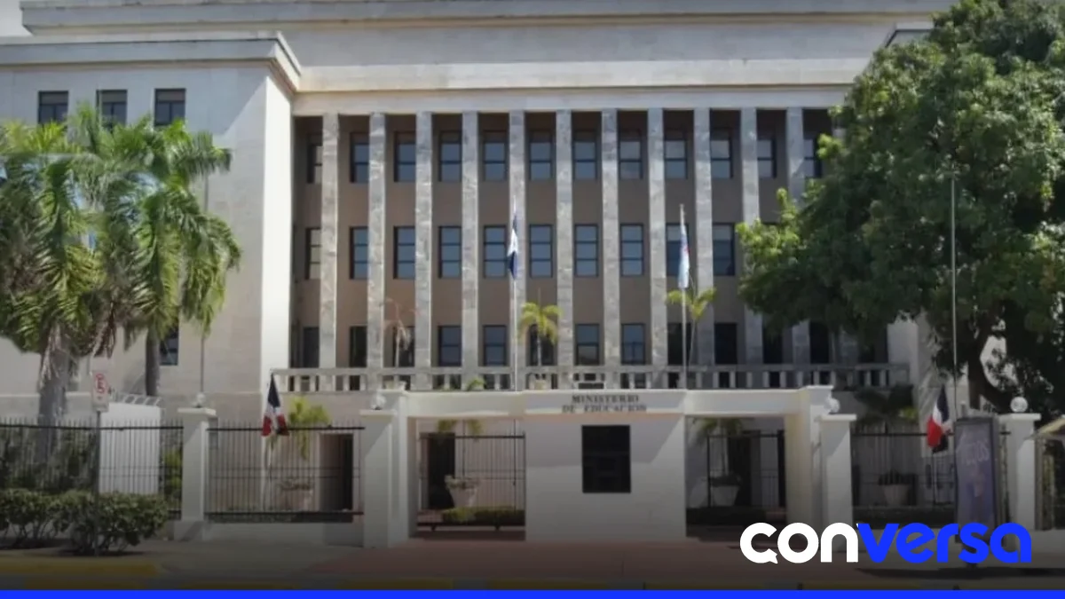 Estudiantes y docentes regresan a las aulas tras la suspensión por condiciones climáticas.