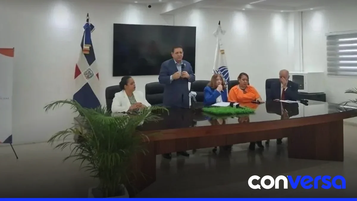 Feria Ecoturística en Bonao con pabellones y espacios para presentaciones culturales.