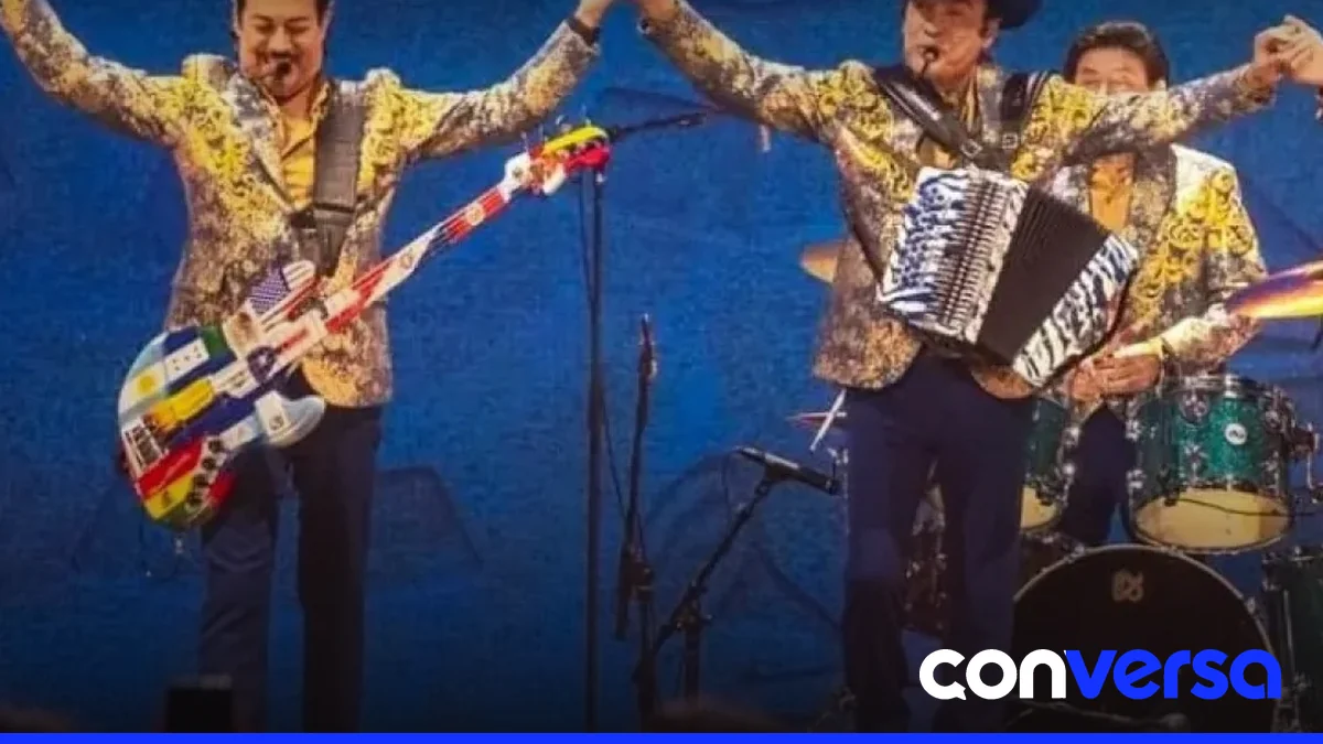 Los Tigres del Norte en el escenario de Tiny Desk durante su actuación en Estados Unidos.