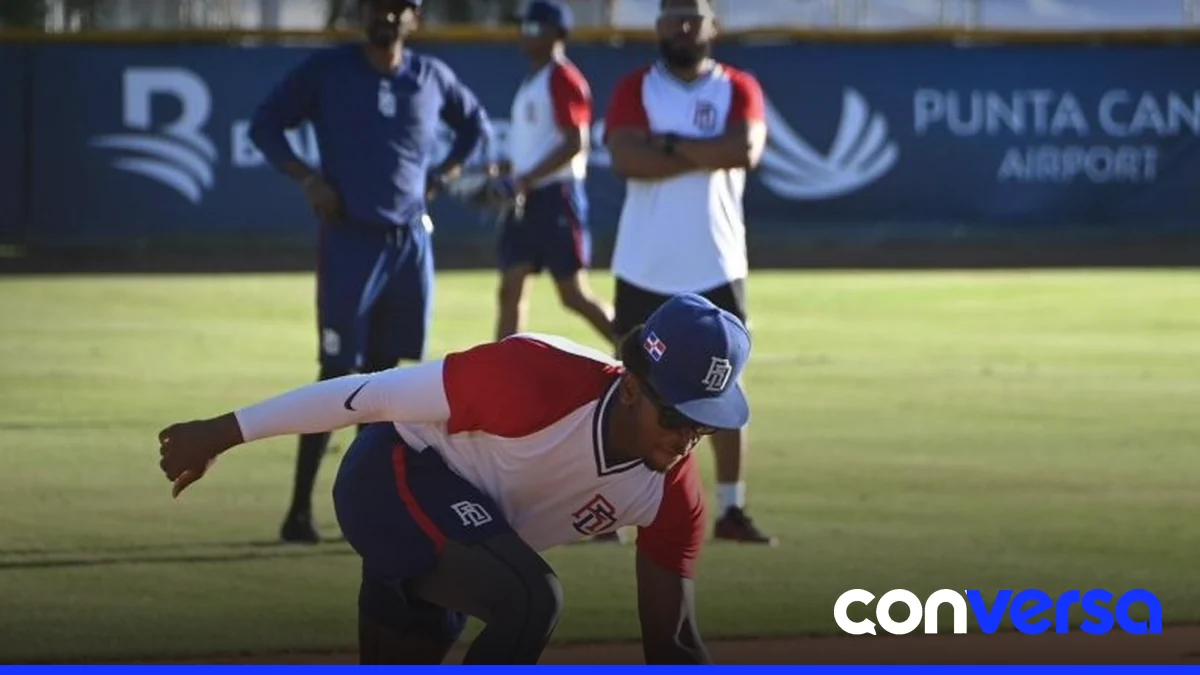 Jugadores de las selecciones participantes en el Premundial Panamericano de Béisbol U-18 se entrenan en República Dominicana.