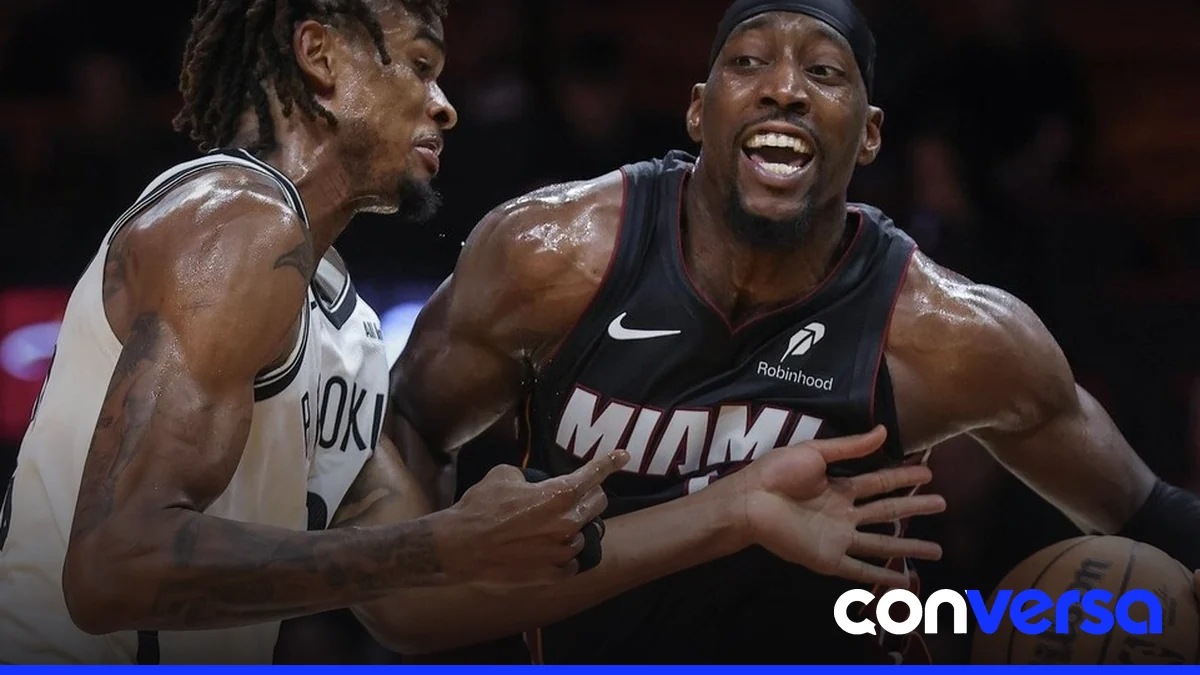 Jugadores del Miami Heat celebran su victoria en el partido contra los Atlanta Hawks.