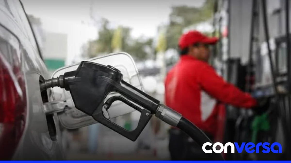 Imagen de un tanque de combustible en un depósito.