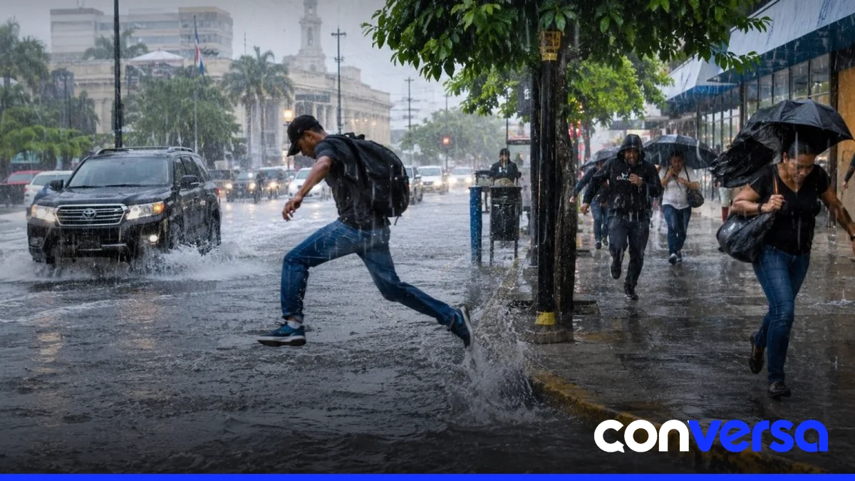 Imagen de calles anegadas en Santo Domingo debido a las lluvias.