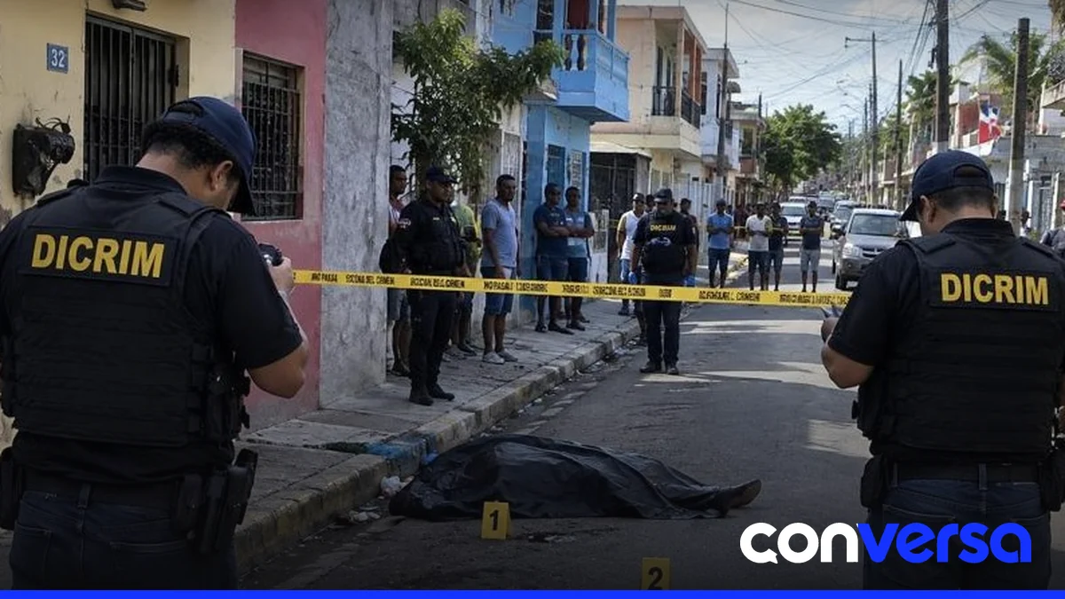 Familiares de Yean Carlos Michael Polanco lloran su muerte en su residencia del sector Los Barracones.