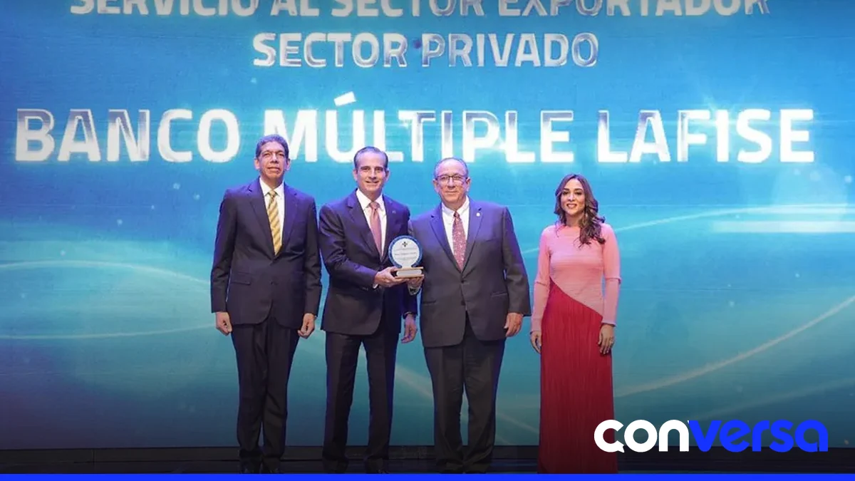 Banco Lafise recibió el reconocimiento en los Premios a la Excelencia Exportadora.