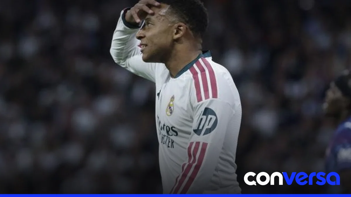 Imagen del futbolista Kylian Mbappé en una campaña publicitaria en China.