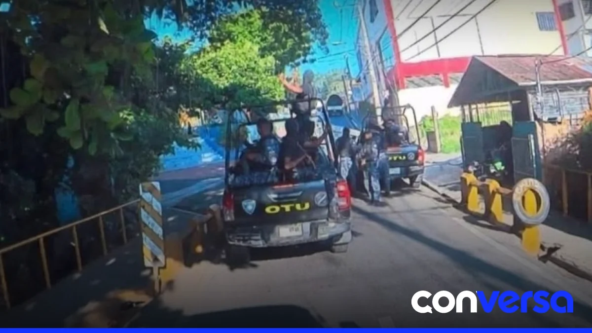 Manifestantes en Salcedo durante la huelga que se prolonga por tercer día.