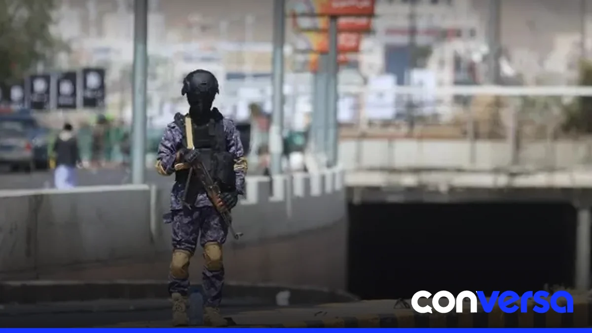 Imagen de un depósito de combustible en Saná, capital del Yemen.