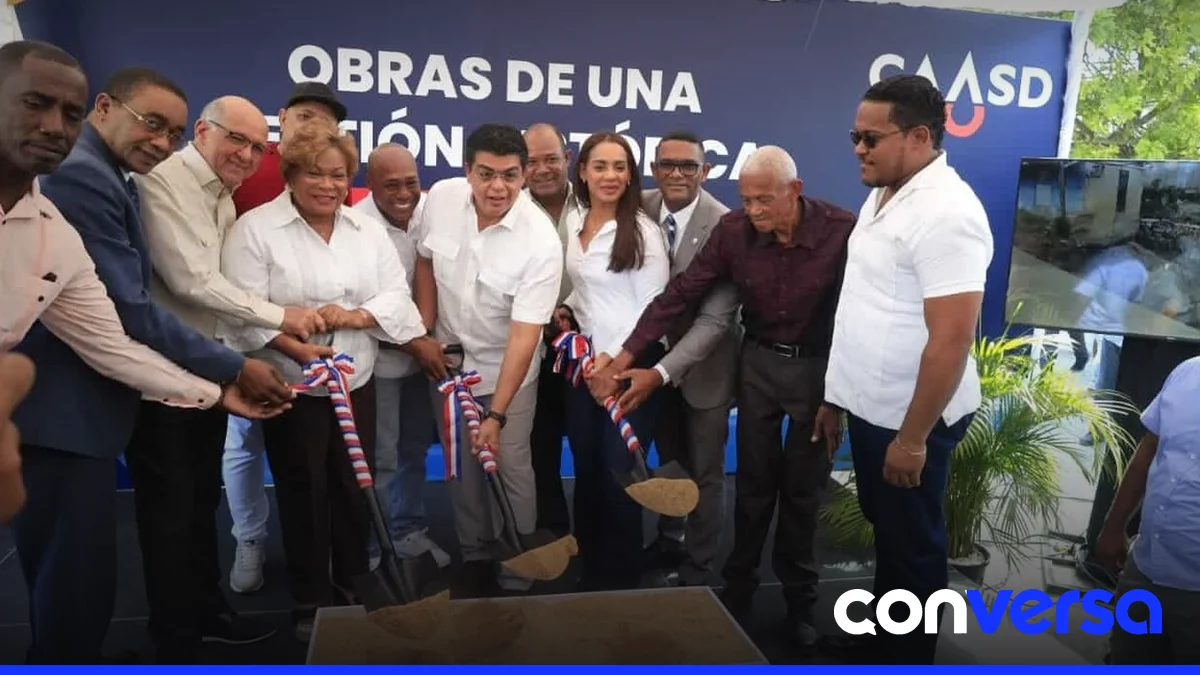 Trabajadores de la Caasd inician los trabajos de saneamiento en la cañada Boronota en Villa Mella.
