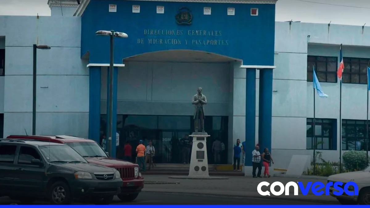 Agentes de Migración en un puesto fronterizo con Haití.