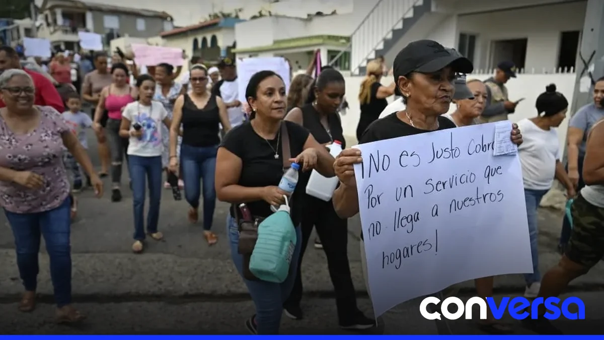 Residentes de Yagüita de Pastor marchan en reclamo de agua potable.