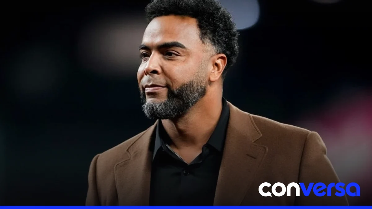 Nelson Cruz en una actividad relacionada con el béisbol.