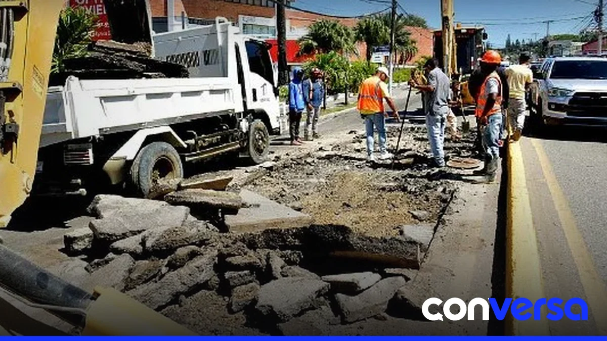 Imagen de la carretera Luperón cerca de la avenida Estrella Sadhalá, zona afectada por el cierre parcial del carril.