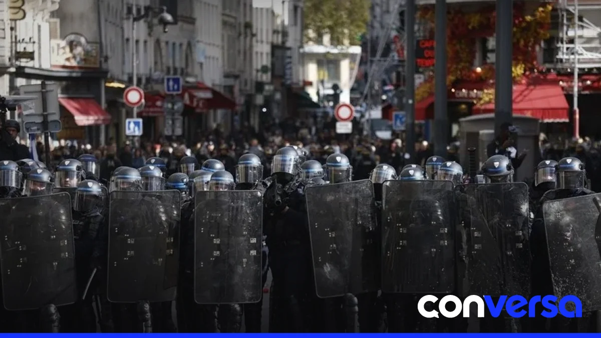 Agentes franceses en operativo de seguridad en París.