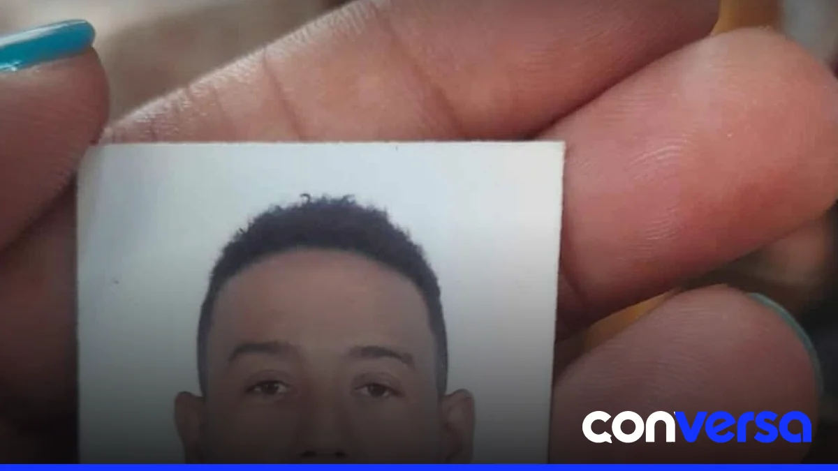 Familiares del detenido en el sector Sabana Perdida, Santo Domingo Norte.