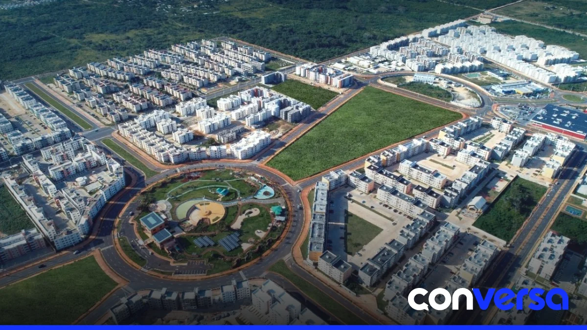 Residencial Sembrador IV en Ciudad Juan Bosch, afectado por apagones prolongados.