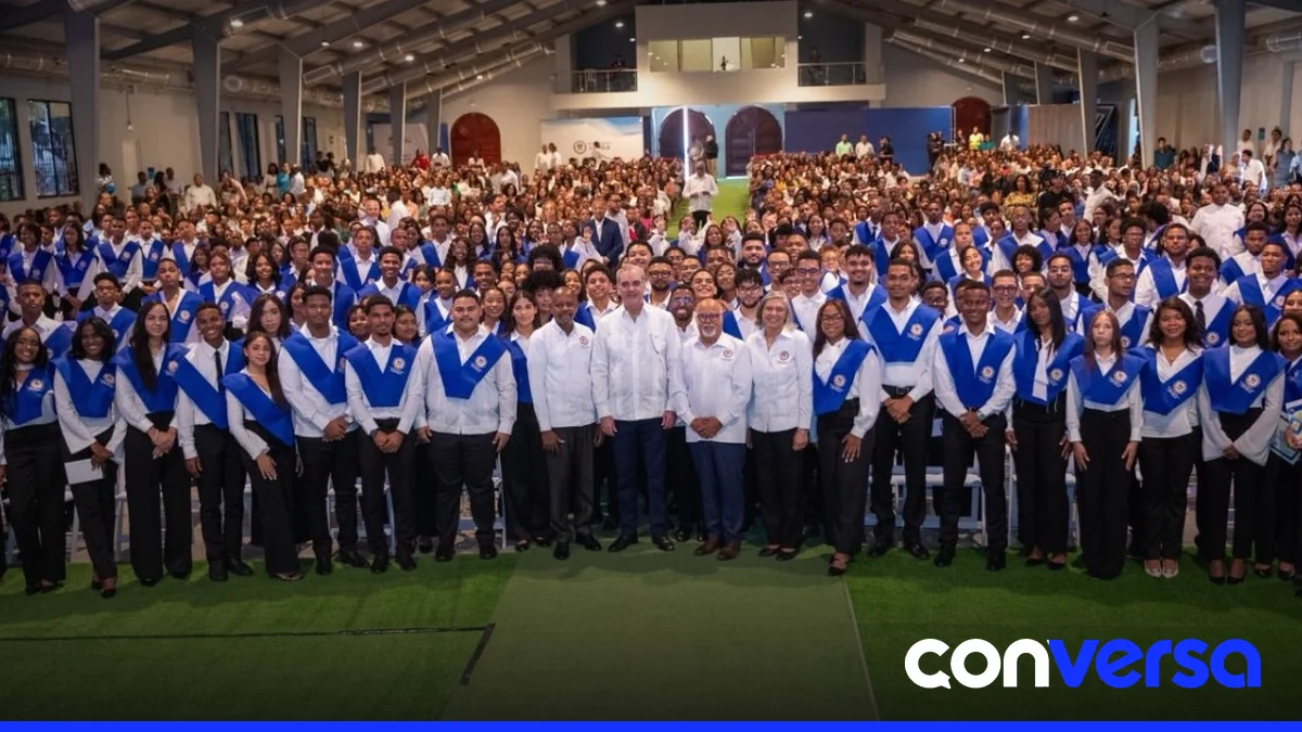 Estudiantes del Instituto Politécnico Loyola durante la ceremonia de graduación.