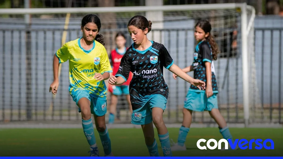 Jugadores de la Copa Humano Seguros 2026 en las instalaciones de la Barca Academy.