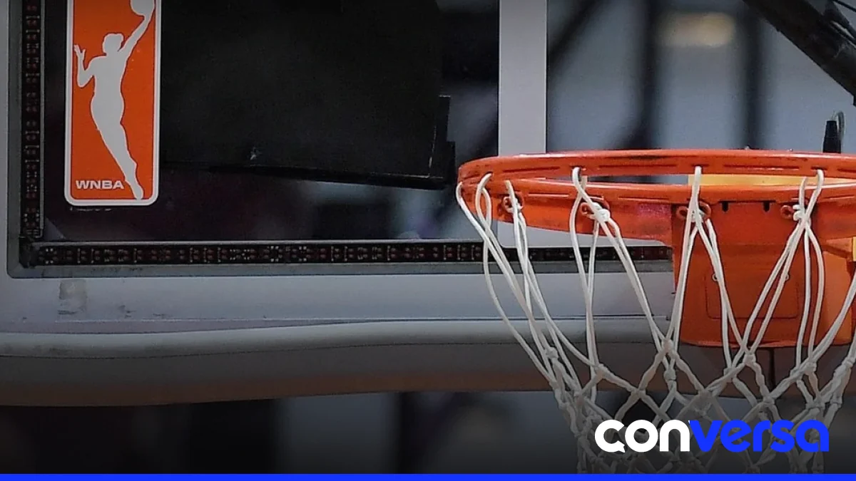 Jugadoras de la WNBA en entrenamiento durante las Finales.