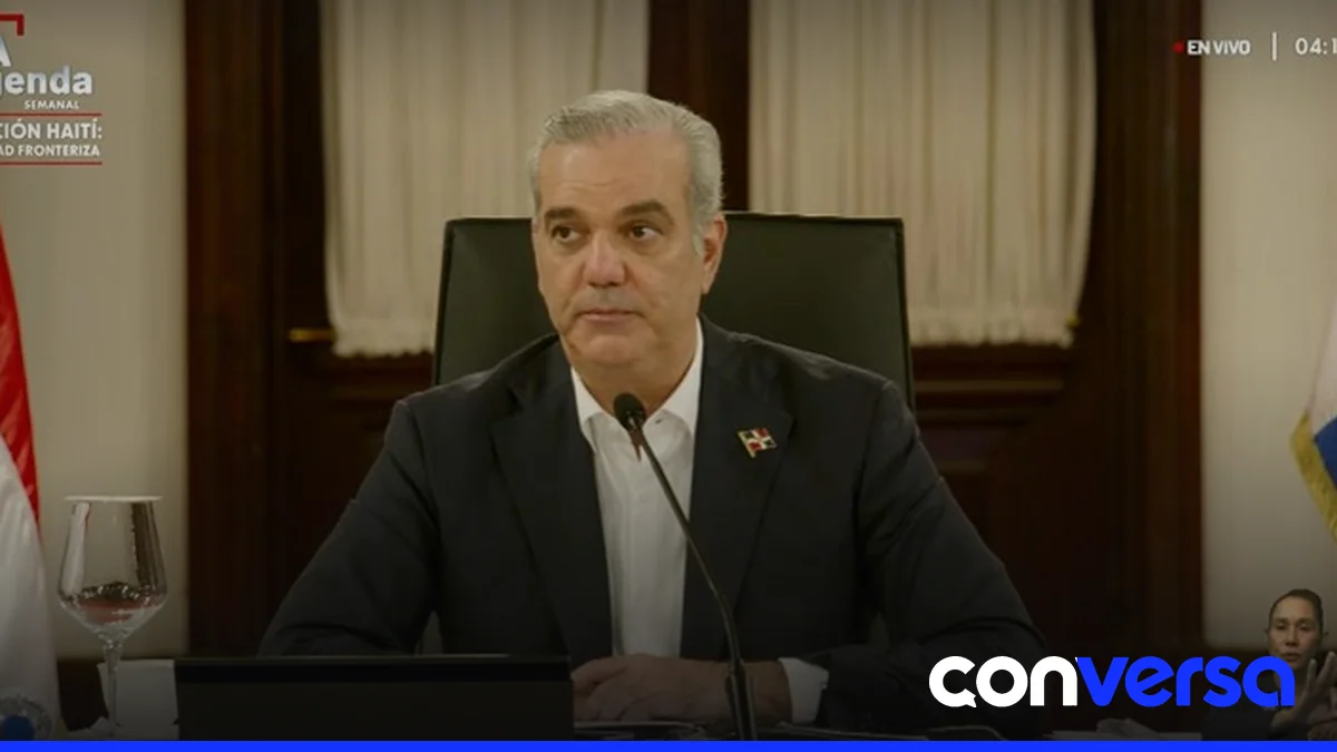 Foto del presidente Luis Abinader durante su participación en La Agenda Semanal.