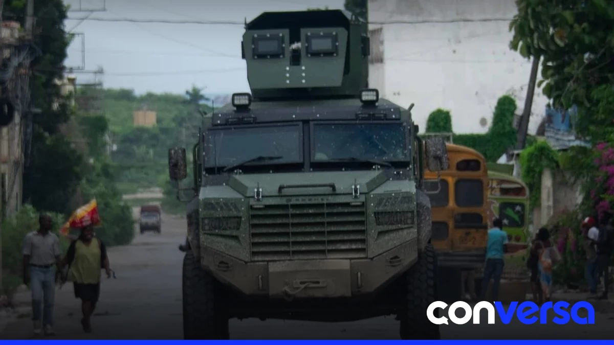 Militares de El Salvador en Puerto Príncipe como parte de la misión de la Fuerza de Supresión de Pandillas (GSF).