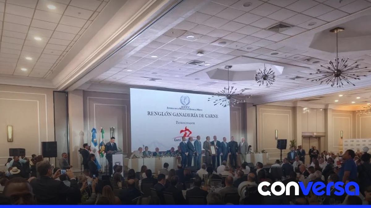 Productores agropecuarios reciben reconocimiento en evento organizado por la ADHA.