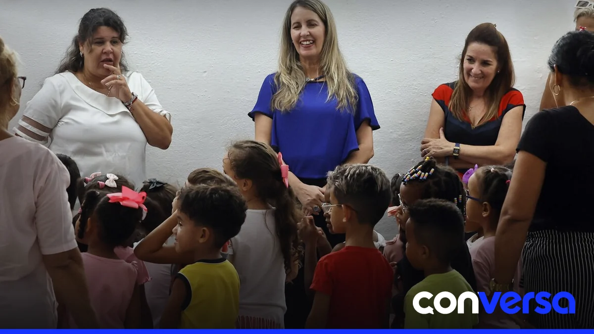 Estudiantes cubanos regresan a las aulas en medio de la crisis energética y económica.