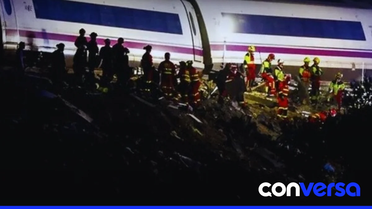 Imagen de un tren de Renfe en la vía ferroviaria.