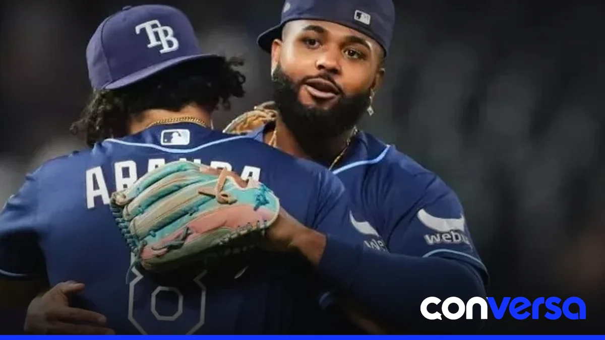 Jugadores de los Rays de Tampa en el campo de entrenamiento.