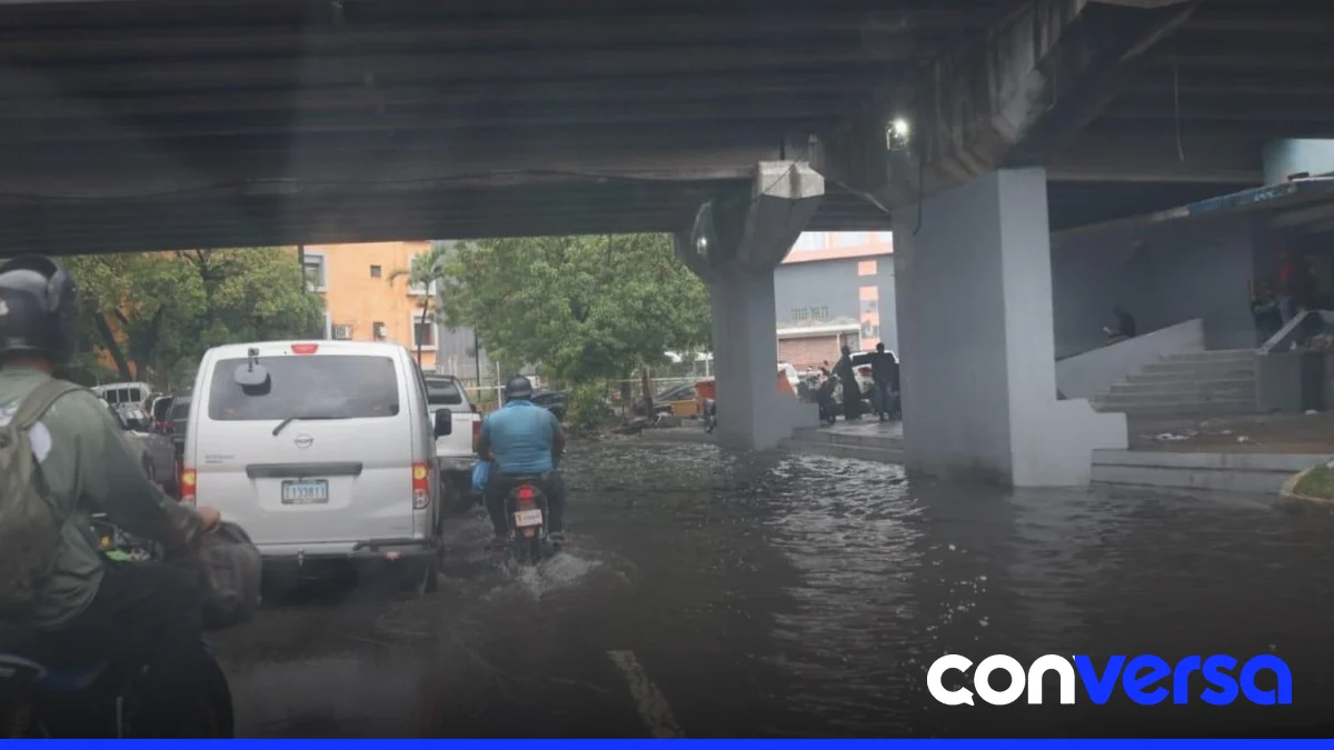Imagen de inundaciones en calles de Santo Domingo.