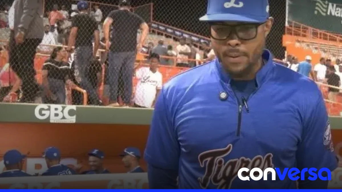 Jugadores de los Tigres del Licey celebran el triunfo en el estadio Francisco Michelli.