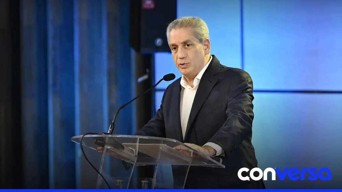 Fernando Hazoury recibiendo el premio como 'Empresario Turístico del Año' en la quinta edición del Premio Nacional de Turismo.