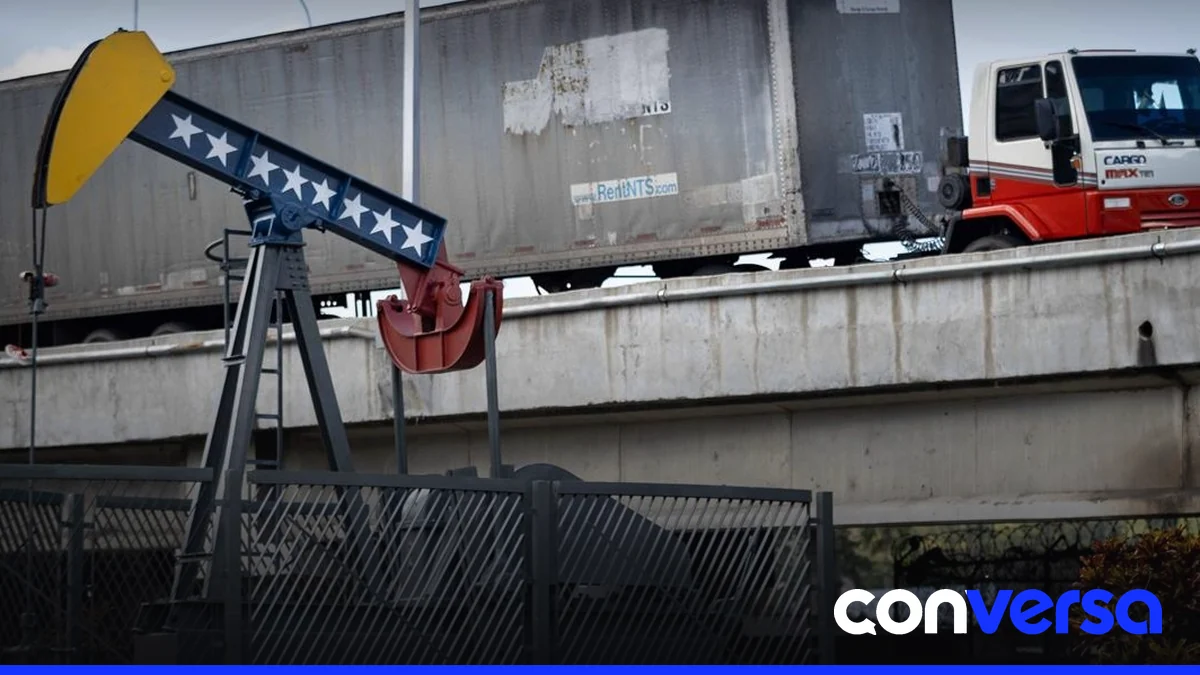 Cargamento de petróleo en el puerto de Corpus Christi, Texas.