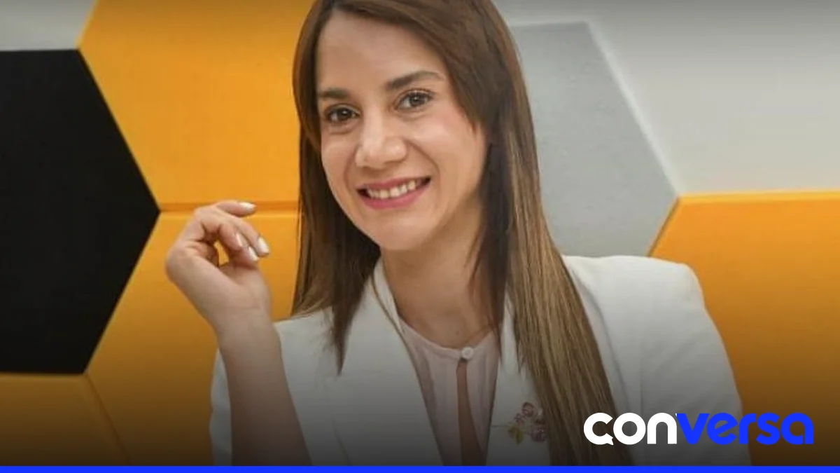 Mirna Santiago, oncóloga dominicana, en su consultorio atendiendo a pacientes.