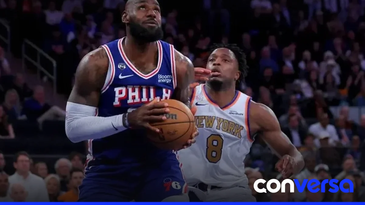 Jugadores de los 76ers celebran su triunfo en el Madison Square Garden.