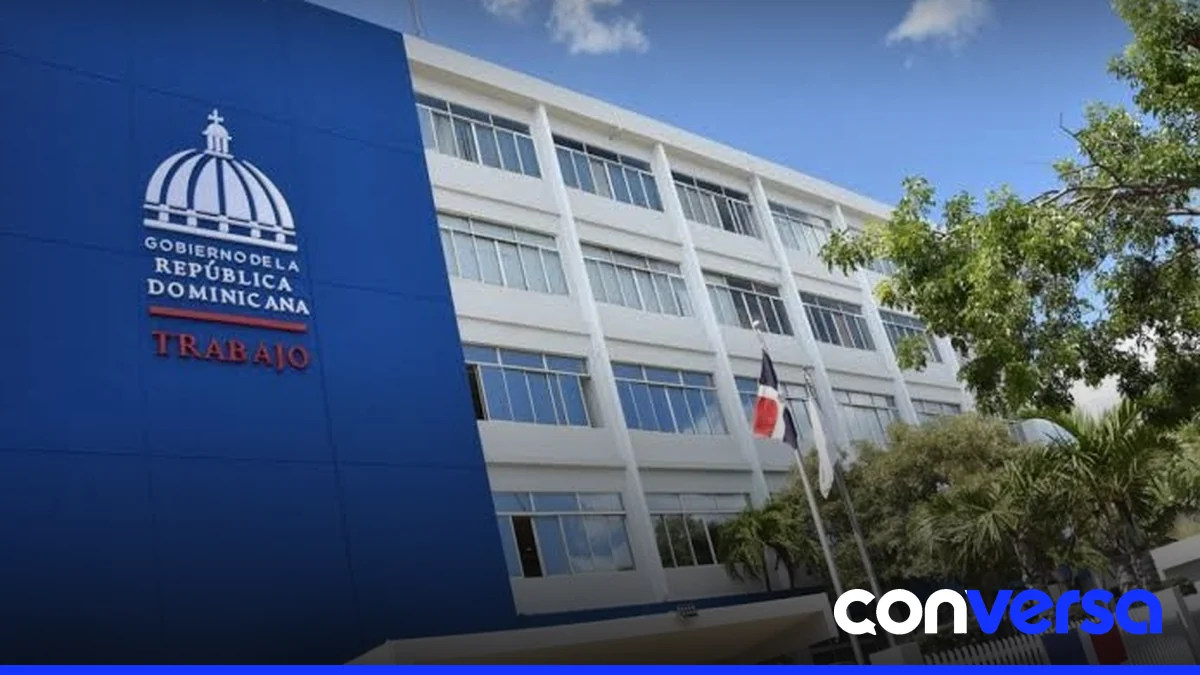 Ministro de Trabajo Eddy Olivares durante una entrevista en el programa D’AGENDA.