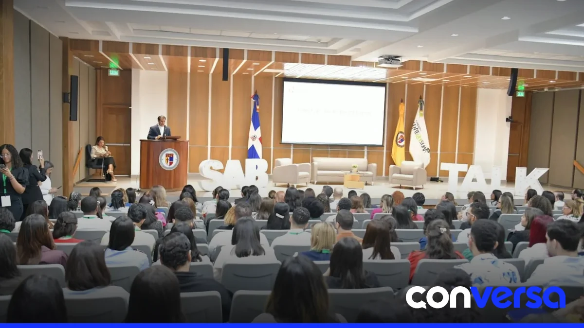 Imagen de una clínica de salud en Santiago, donde se está investigando un caso de violación de derechos de pacientes.