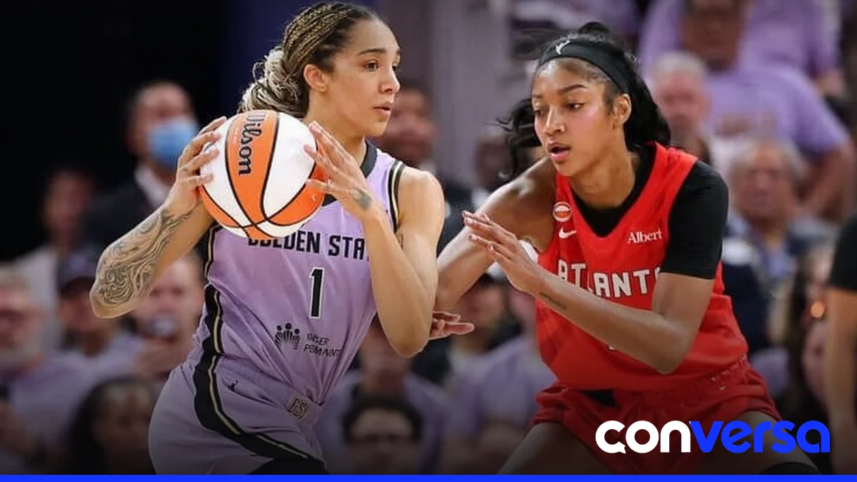 Jugadores de las Golden State Valkyries en acción durante el partido contra las Atlanta Dream en Atlanta.