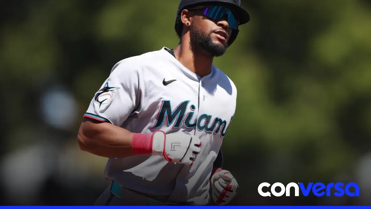 Foto de Otto López jugando con los Marlins en una partida reciente.