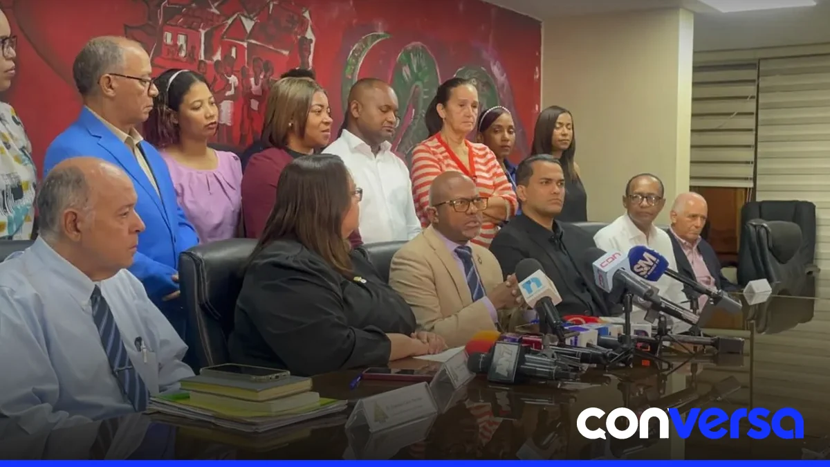 Médicos en consulta durante el paro médico nacional.