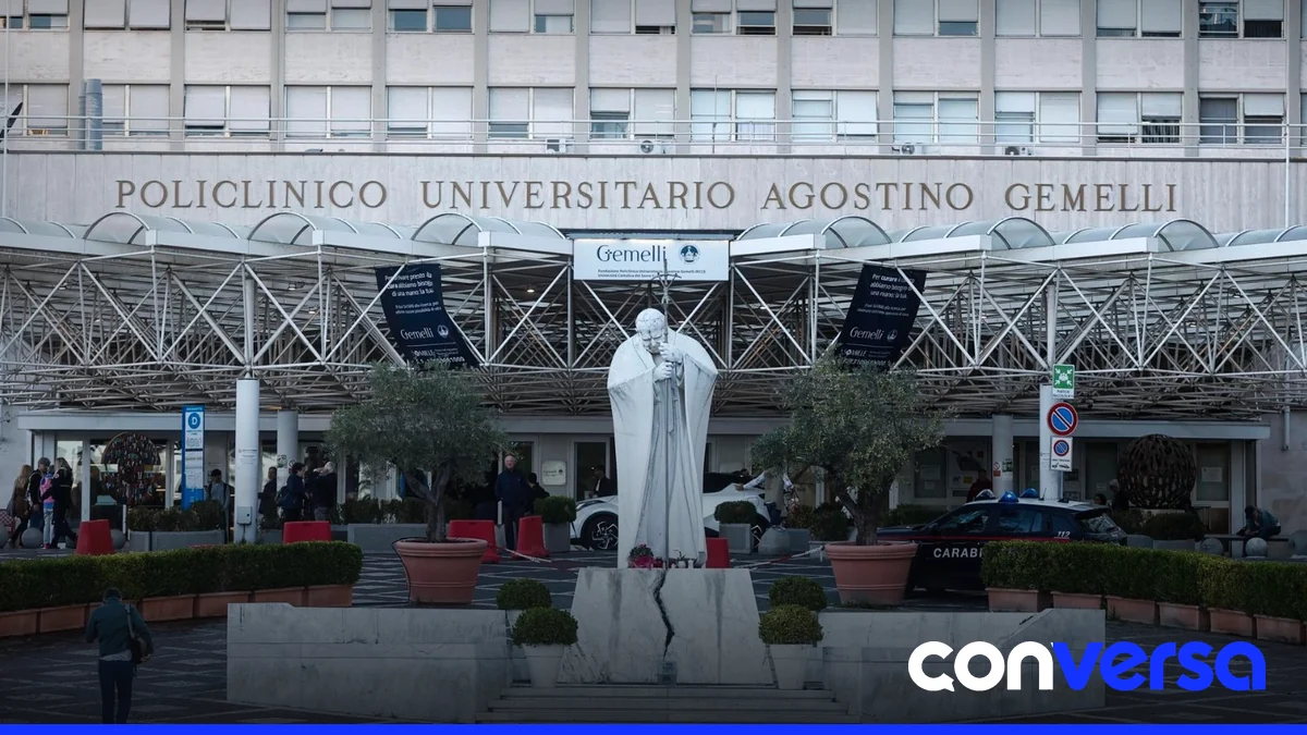 Imagen del Policlínico Gemelli de Roma, donde se encuentra el papa León XIV.