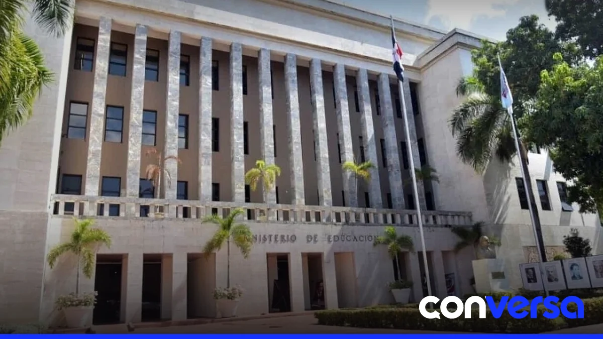 Docentes en una escuela pública en Santo Domingo.
