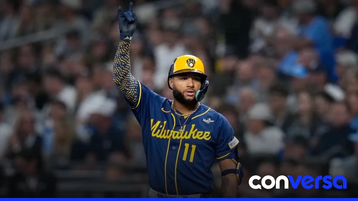 Jackson Chourio celebra su actuación en la Serie Mundial con los Cerveceros.