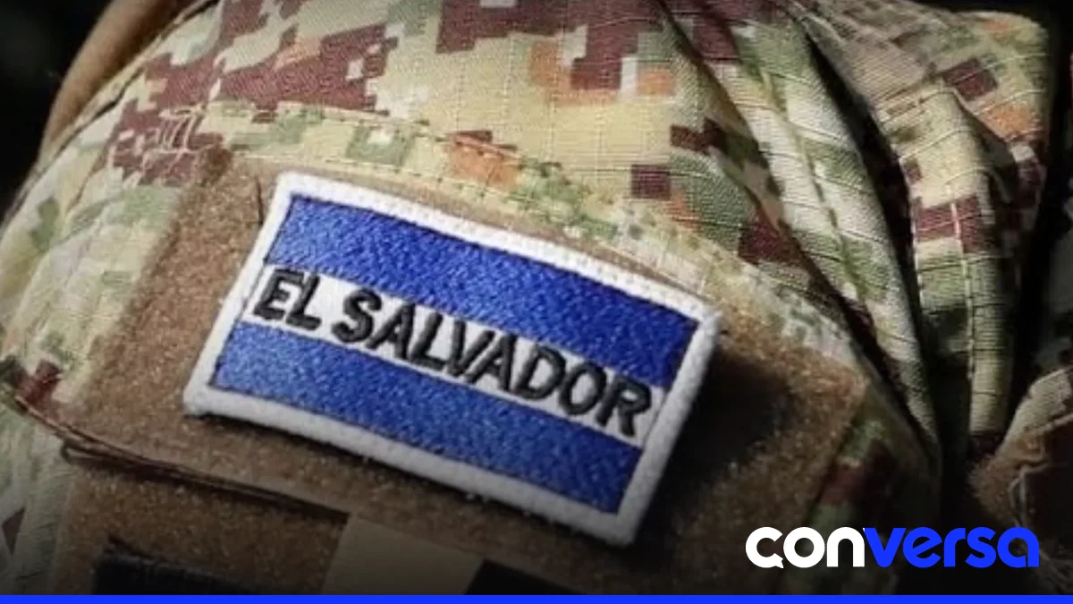 Soldados salvadoreños realizan patrullaje en las calles de Puerto Príncipe.