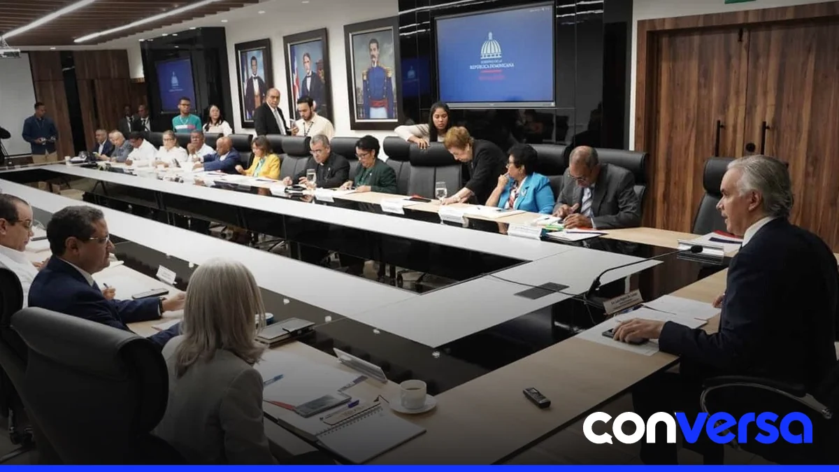 Docentes participando en una evaluación profesional en una escuela pública.