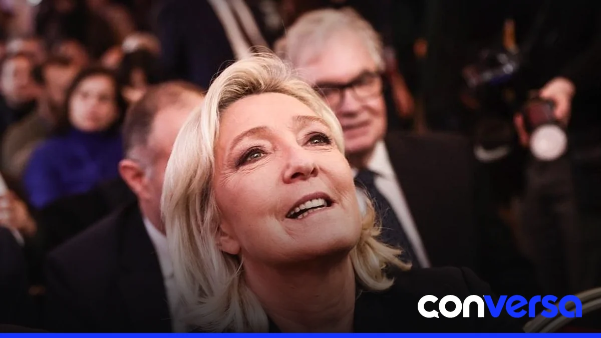 Marine Le Pen, líder de la Agrupación Nacional (RN), en una reunión política.