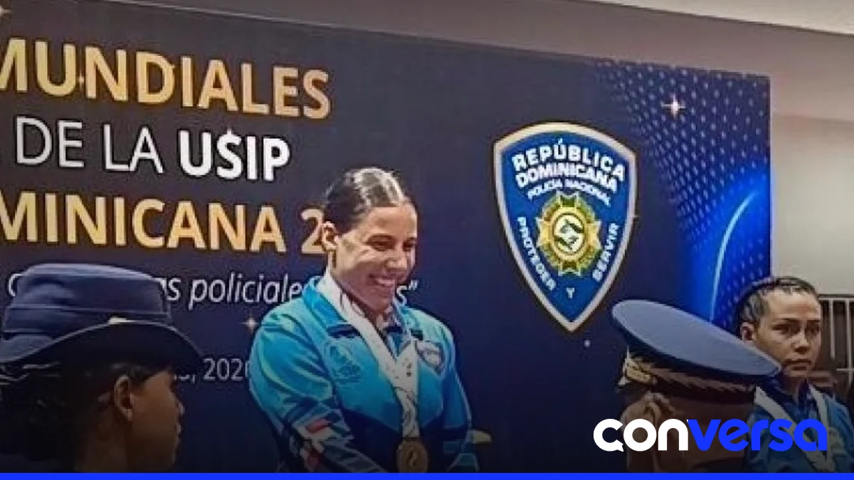 Atletas de la Policía Nacional celebran la obtención de medallas en los Juegos Mundiales de Policía.
